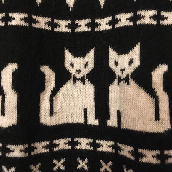Black and White cat sweater - Picture 2 of 2